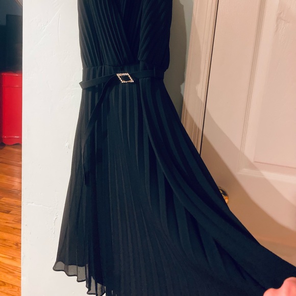 Joseph Ribkoff “Marilyn Monroe” Pleated Cocktail Dress with Rhinestone Belt - Picture 5 of 16